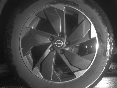 Used 2025 Nissan Rogue SV AWD/4WD image 14
