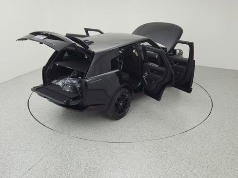 Certified 2025 Land Rover Range Rover SE image 16