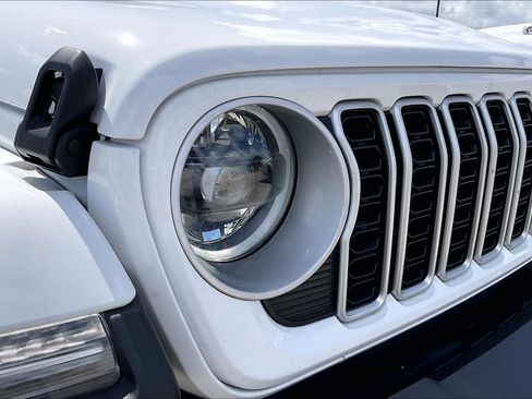 Used 2025 Jeep Wrangler Unlimited Sahara AWD/4WD image 30
