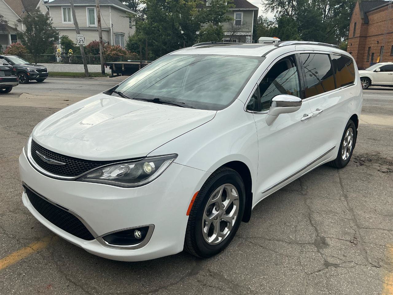 Used 2018 Chrysler Pacifica Limited FWD image 8