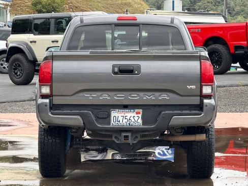 Used 2018 Toyota Tacoma TRD Sport w/ Technology Package RWD image 5