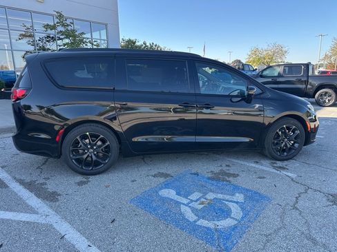 New 2026 Chrysler Pacifica Select image 33