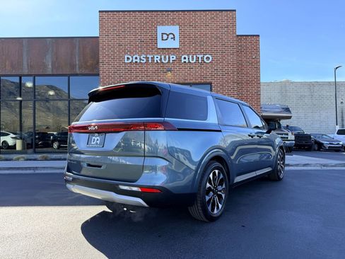 Used 2022 Kia Carnival EX image 7