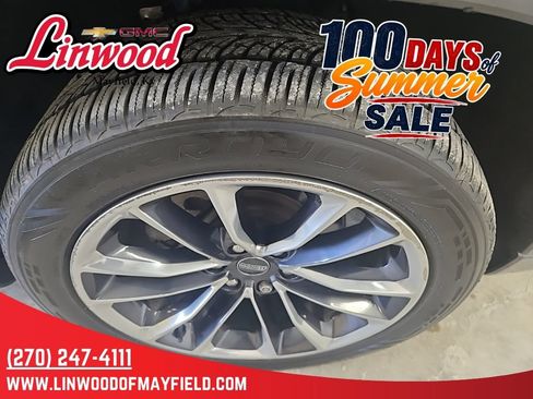 Used 2022 Jeep Wagoneer Series III w/ Premium Group I AWD/4WD image 9