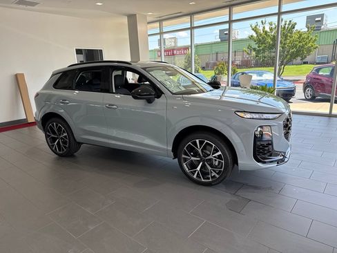 New 2026 Audi Q3 quattro 2.0T AWD/4WD image 1