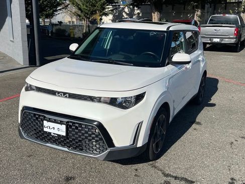 Certified 2023 Kia Soul EX image 3