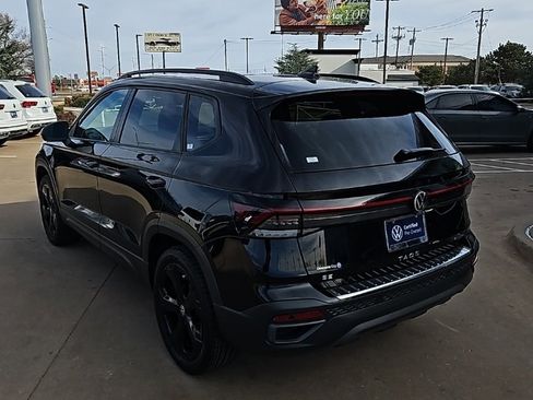 Used 2025 Volkswagen Taos SE image 7