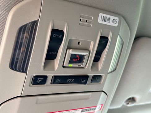 Used 2023 Toyota Highlander L image 28