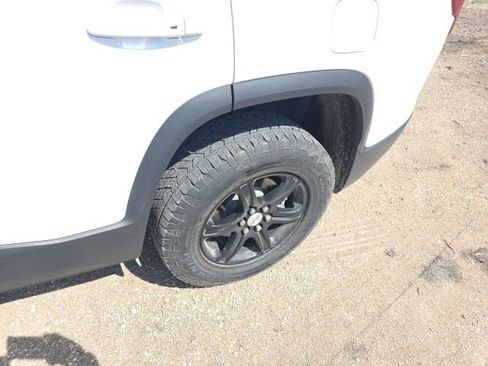 Used 2021 GMC Acadia AT4 w/ Technology Package image 3