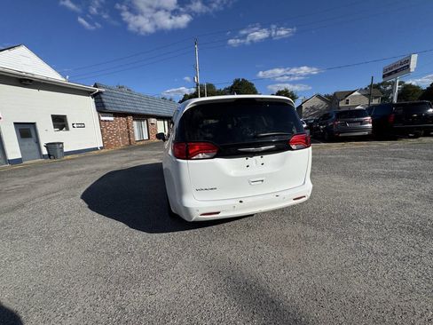 Used 2022 Chrysler Voyager LX image 17