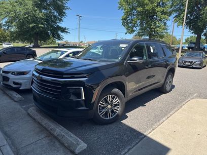 Used 2025 Chevrolet Traverse LT