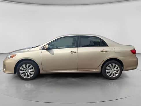 Used 2012 Toyota Corolla LE FWD image 2