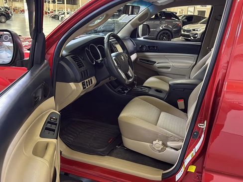 Used 2015 Toyota Tacoma PreRunner image 12