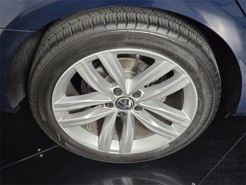 Used 2019 Volkswagen Passat 2.0T Wolfsburg w/ Wheels & Sunroof Package image 10