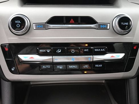 Used 2024 Ford Explorer XLT w/ Equipment Group 202A AWD/4WD image 14