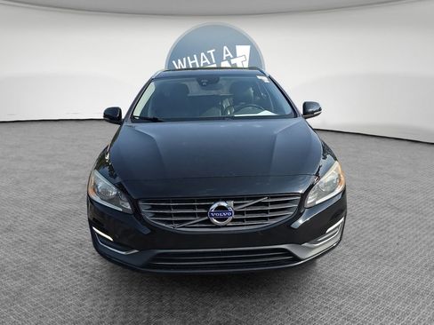 Used 2017 Volvo V60 T5 Premier w/ Convenience Package FWD image 9