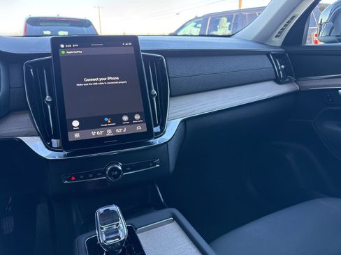 Used 2025 Volvo XC90 B6 Plus image 22