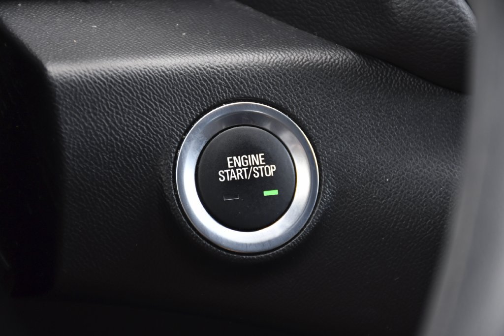 Used 2024 GMC Terrain SLE w/ Driver Convenience Package FWD image 18