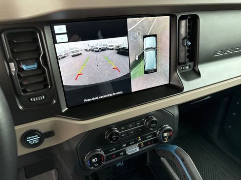 Used 2023 Ford Bronco Wildtrak image 17