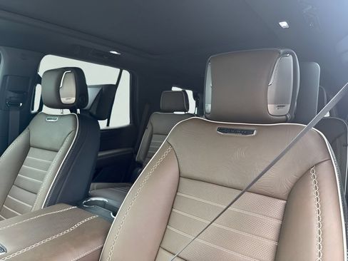 New 2026 GMC Yukon Denali Ultimate w/ LPO, Floor Liner Package AWD/4WD image 10