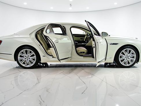 Certified 2023 Bentley Flying Spur Plug-In Hybrid AWD/4WD image 13