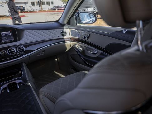 Used 2018 Mercedes-Benz S 560 4MATIC Sedan image 32