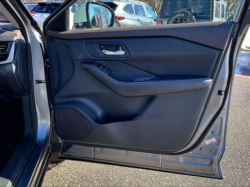 Used 2023 Nissan Rogue SV w/ SV Premium Package image 12