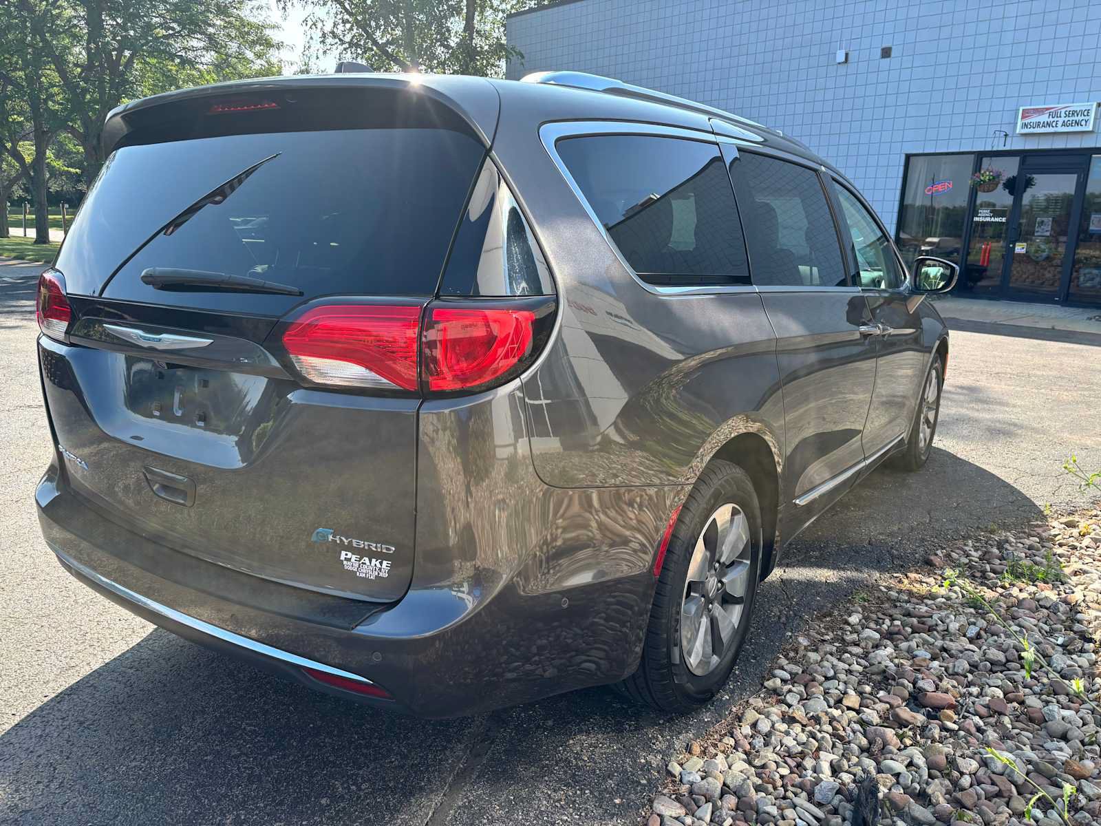 Used 2020 Chrysler Pacifica Limited w/ Advanced Safetytec Group FWD image 9