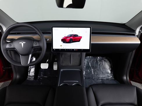 Used 2024 Tesla Model Y Performance image 33