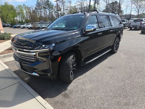 Used 2023 Chevrolet Suburban Premier w/ Max Trailering Package AWD/4WD image 3