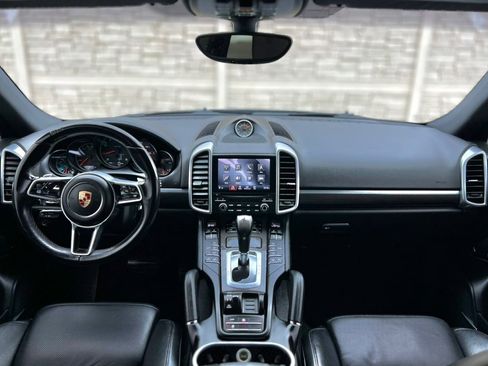 Used 2017 Porsche Cayenne Platinum Edition w/ Premium Package (PJV) image 10