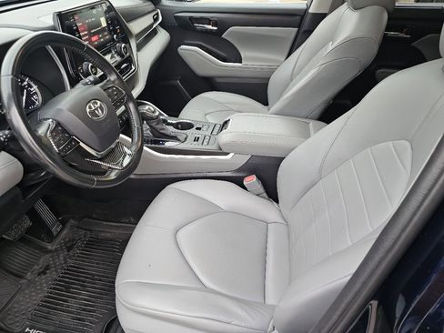 Used 2020 Toyota Highlander XLE image 9