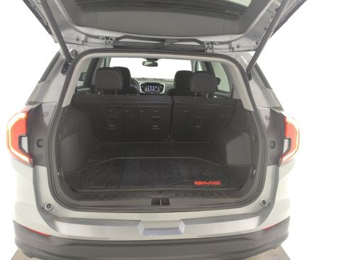 Used 2024 GMC Terrain SLE w/ Driver Convenience Package image 29