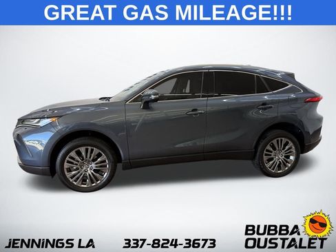 Used 2024 Toyota Venza XLE image 2