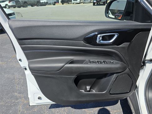 New 2026 Jeep Compass Latitude image 19