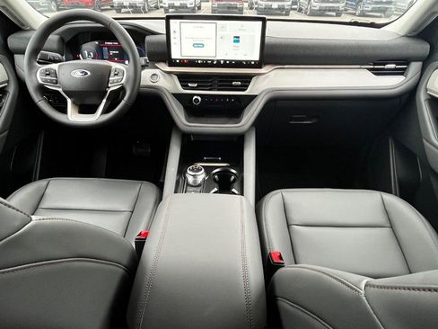 New 2025 Ford Explorer Active w/ Active Comfort Package image 6