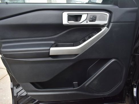 Used 2022 Ford Explorer Limited w/ Equipment Group 301A image 14