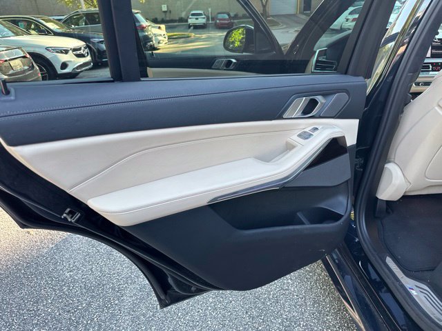 Used 2021 BMW X7 xDrive40i w/ M Sport Package AWD/4WD image 12