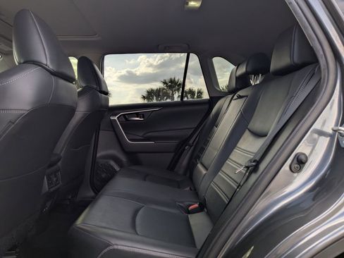 Used 2021 Toyota RAV4 XLE Premium image 17