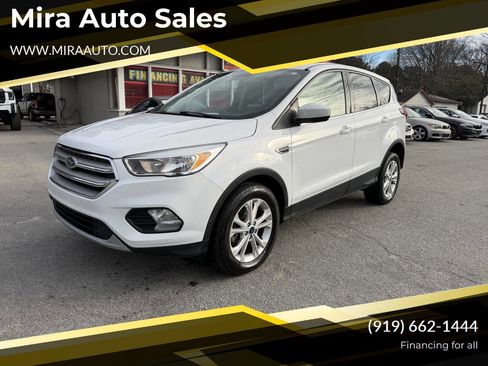 Used 2019 Ford Escape SE image 1