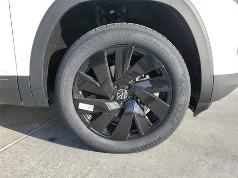 New 2026 Volkswagen Atlas SE image 5