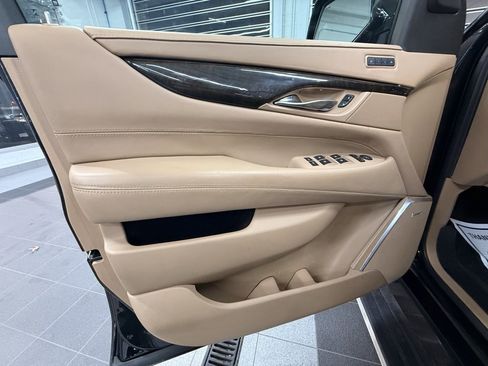 Used 2019 Cadillac Escalade Platinum image 49