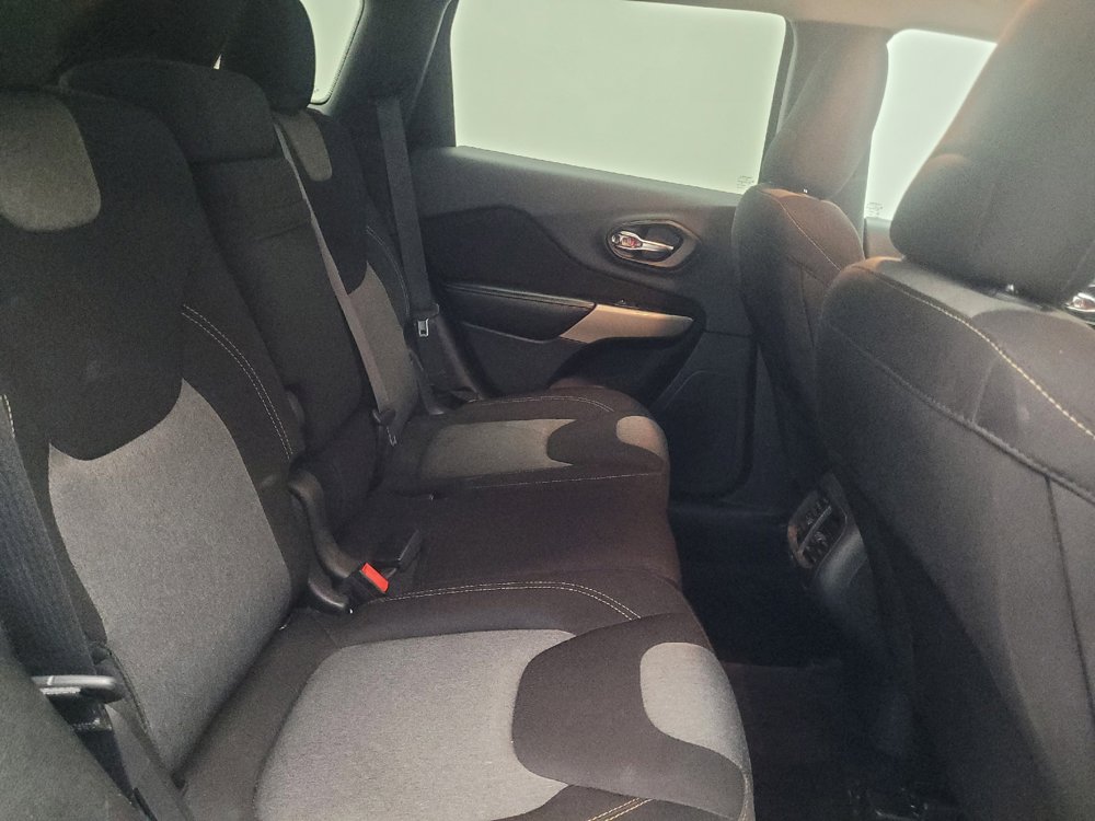 Used 2017 Jeep Cherokee Sport FWD image 19