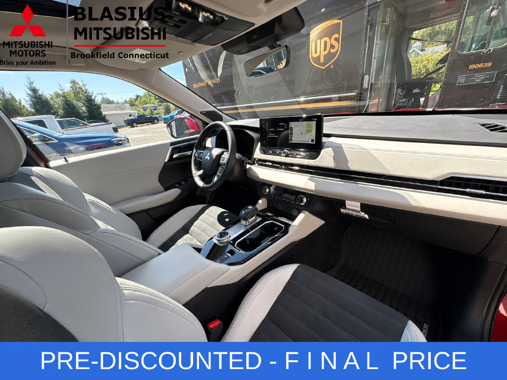 Used 2025 Mitsubishi Outlander SE AWD/4WD image 48