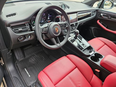 New 2026 Porsche Macan image 4