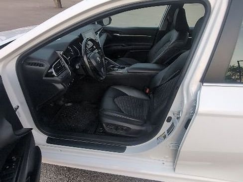 Used 2024 Toyota Camry SE FWD image 11