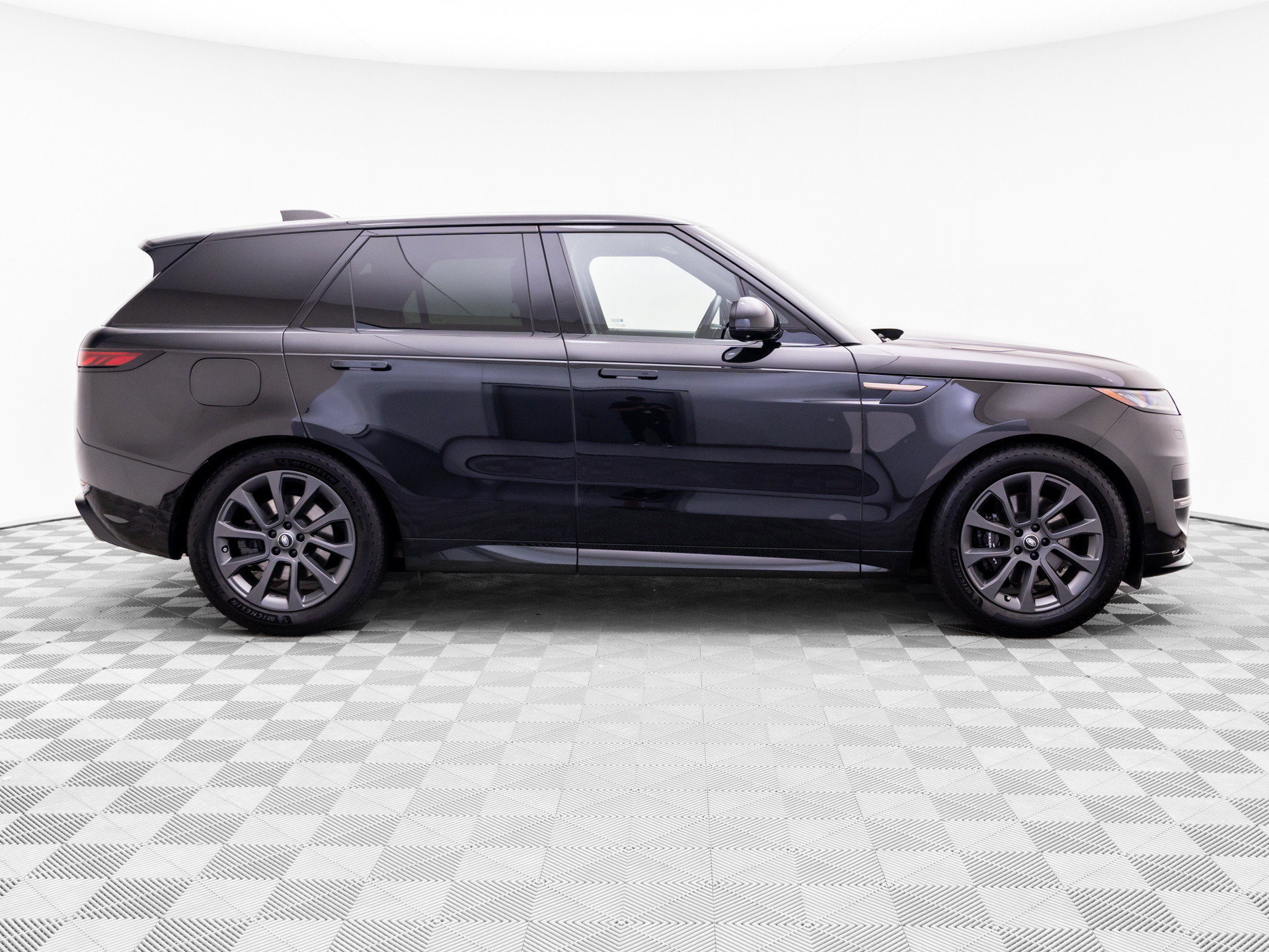 Used 2024 Land Rover Range Rover Sport Dynamic SE AWD/4WD image 6