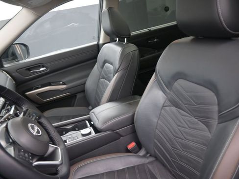 Used 2022 Nissan Pathfinder Platinum w/ Cargo Package image 33