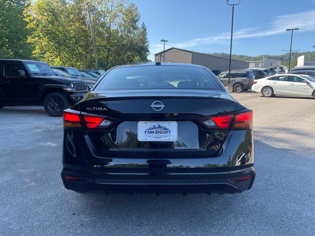Used 2025 Nissan Altima 2.5 SV FWD image 5