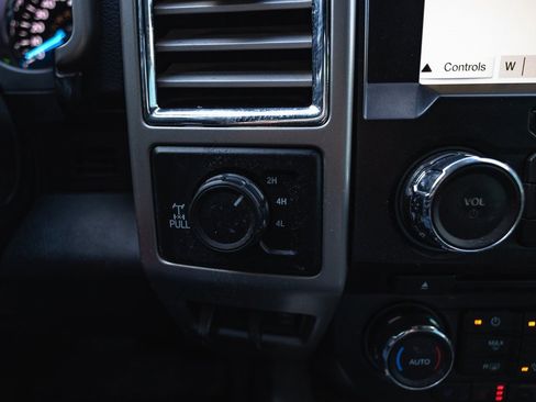 Used 2017 Ford F350 Lariat w/ Chrome Package image 21